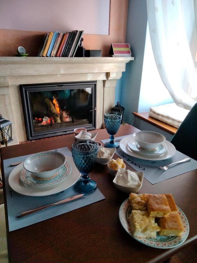 Εννεα Μουσεσ Παραδοσιακός Ξενώνας Velventós Buitenkant foto